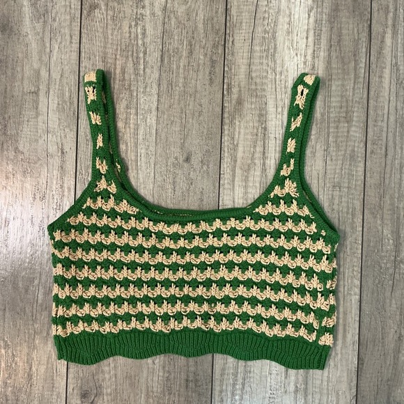 ASTR The Label Crochet Crop Top Sleeveless Green Beige Knit Tank Large - Picture 5 of 5